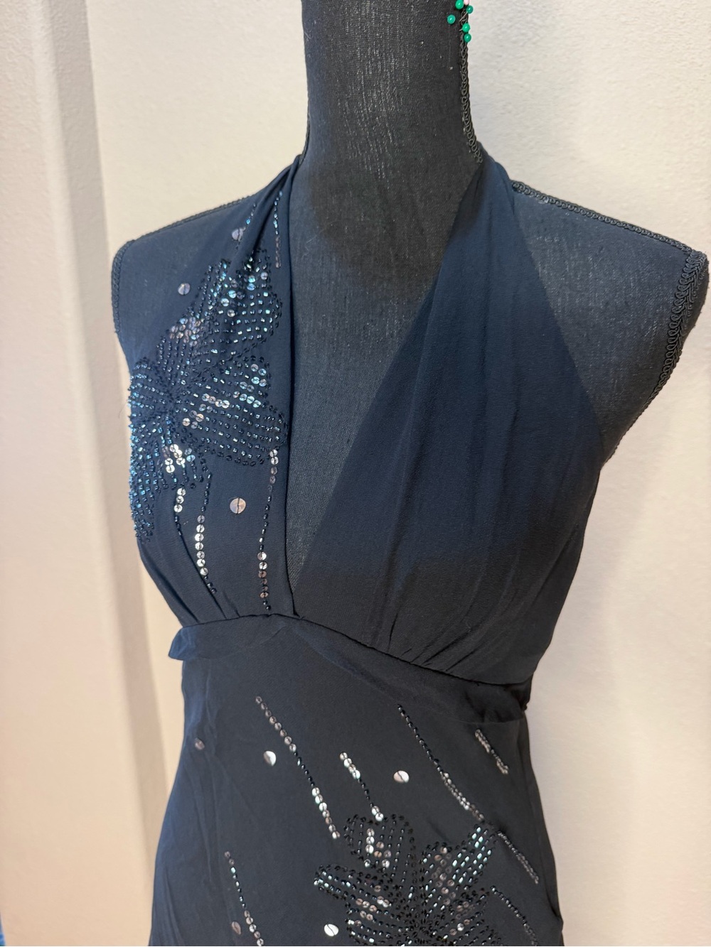 BCBGMaxAzria Black Sequin Halter Backless Cocktail Dress sz 8 - Picture 3 of 8